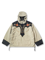 花柄と民族調モチーフの大規模刺繍が施された防風・撥水仕様のエスニックフラワーマウンテンジャケット