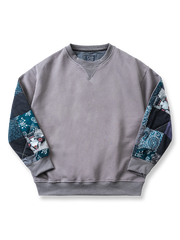 袖のパッチワークが特徴のエスニック柄スウェット