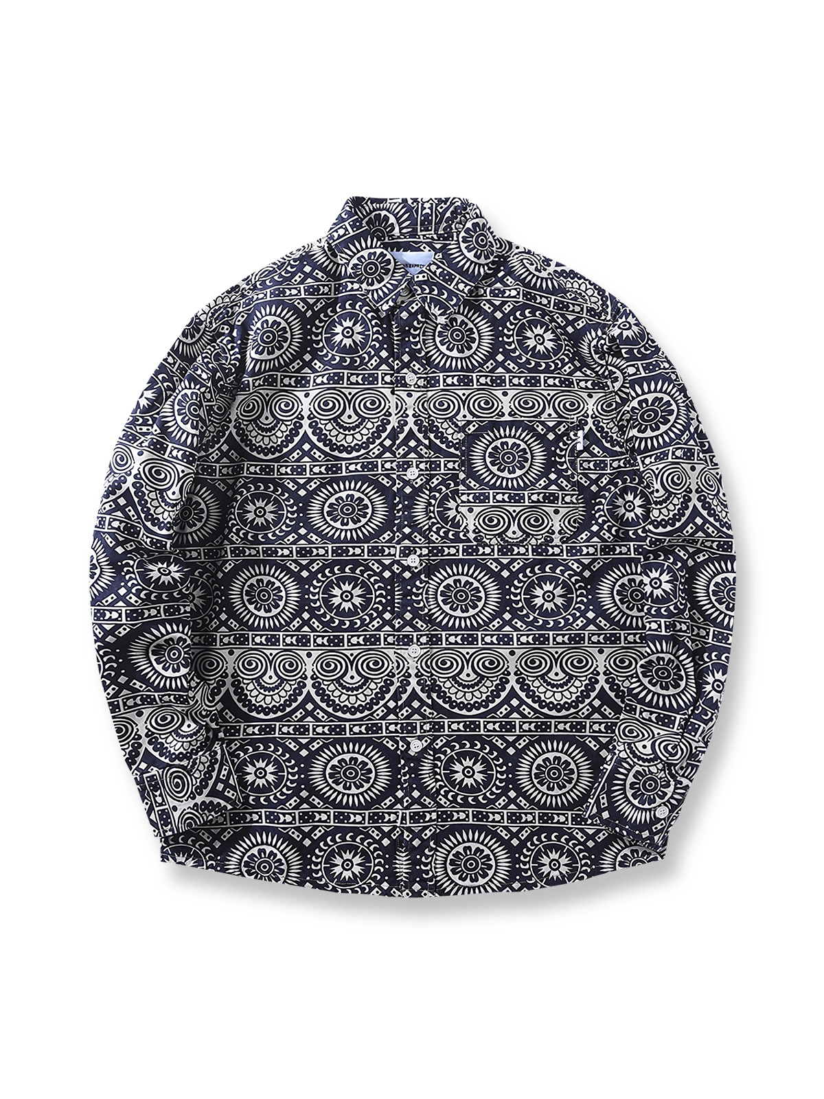 エスニック柄のヴィンテージプリントが特徴のツイルコットン長袖シャツの全体像。