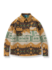 エスニック柄の厚手ウール長袖シャツで暖かく個性的なスタイルを演出。