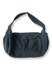 テクスチャー感と大容量が魅力のヴィンテージ風ショルダーバッグ