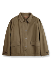 消防服風の金属バックルと厚手キャンバス素材が特徴のジャケット