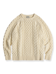 ロープ編み模様が特徴のフィッシャーマンセーター。