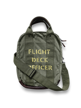 「FLIGHT DECK OFFICER」印字グリーンバッグ、カラーブロックキャンバス素材、耐久性抜群、ミリタリースタイル