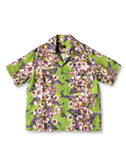 鮮やかな花柄プリントのテンセル半袖シャツ。オープンカラーとルーズフィットでリゾートにも日常にも適した快適な着心地