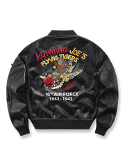 フライングタイガースの刺繍ワッペンが印象的なパイロットジャケット。