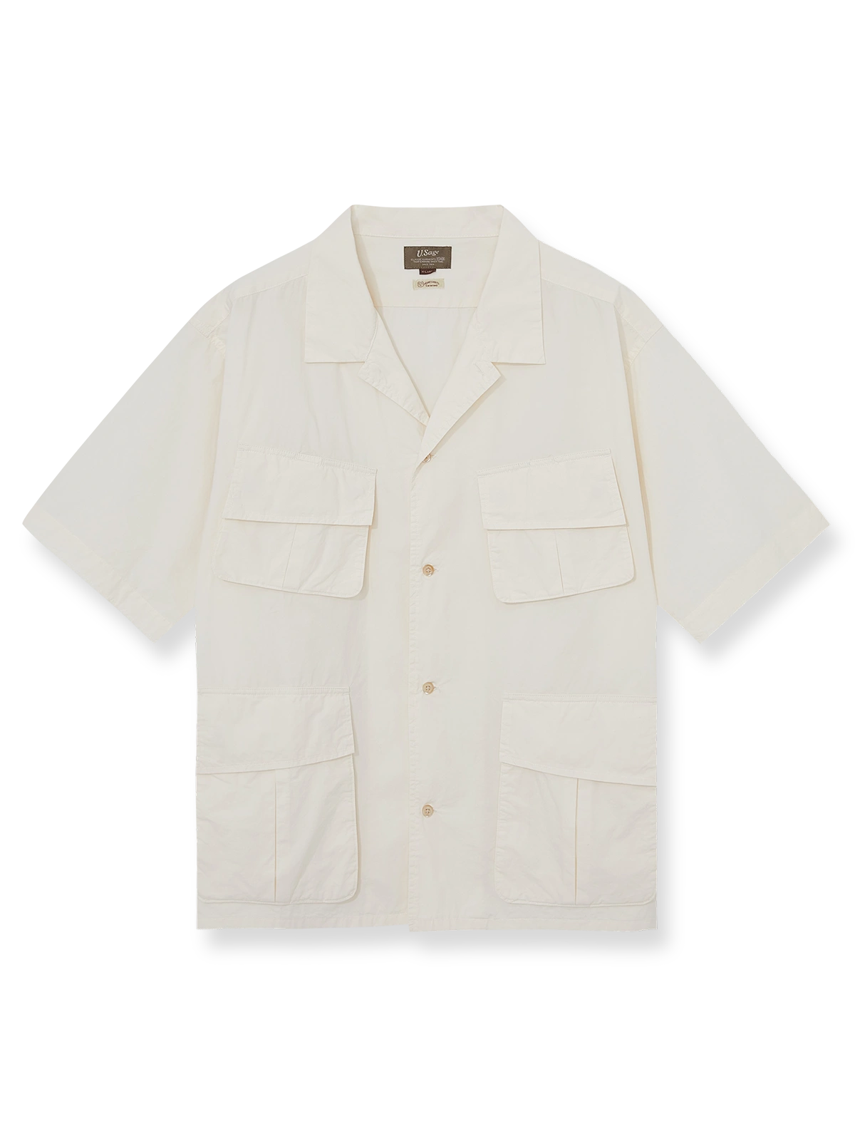四つポケット半袖シャツ。