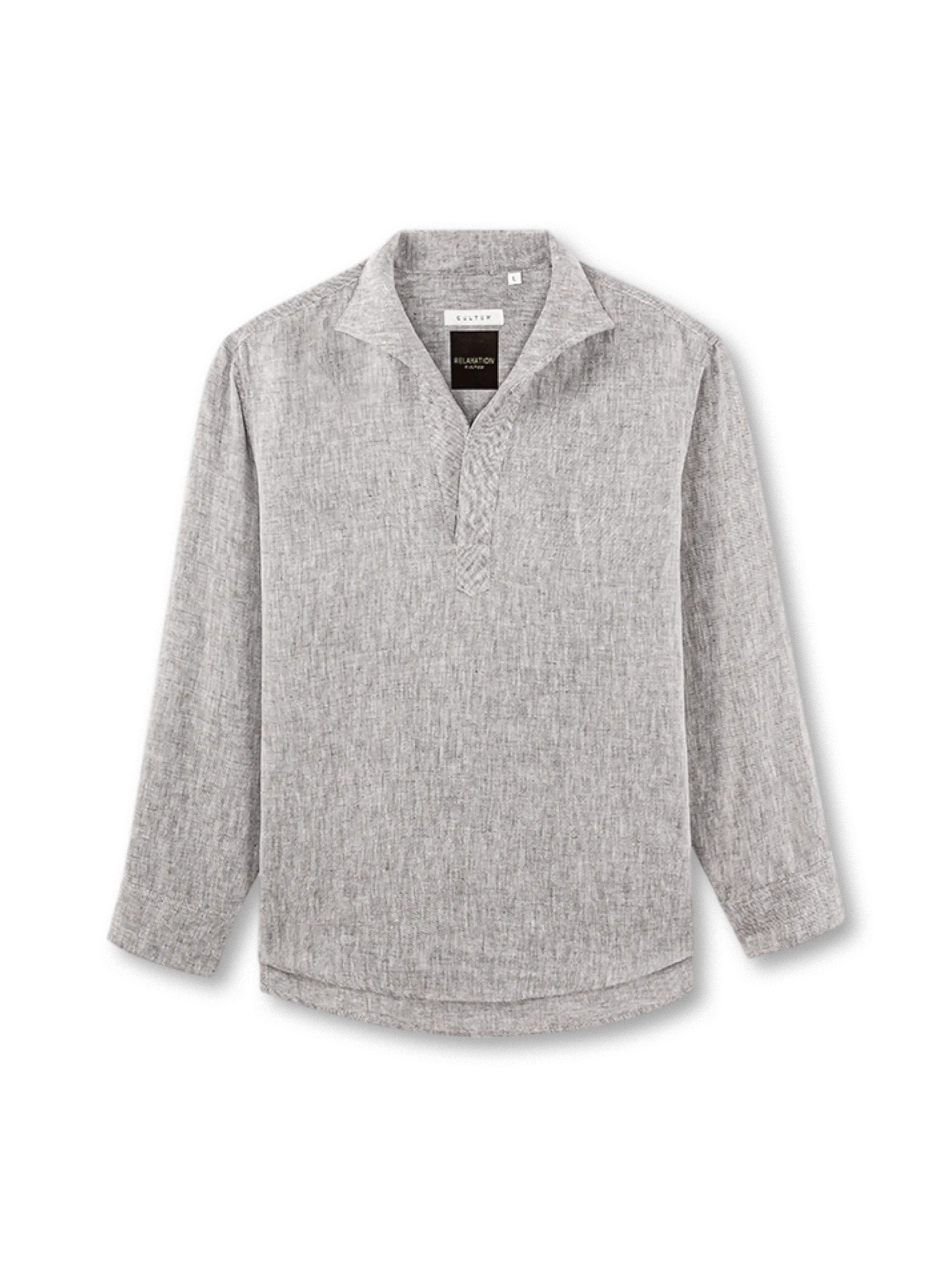 斜文織りリネンと一片襟スキッパーデザインが特徴のエフォートレス長袖シャツ