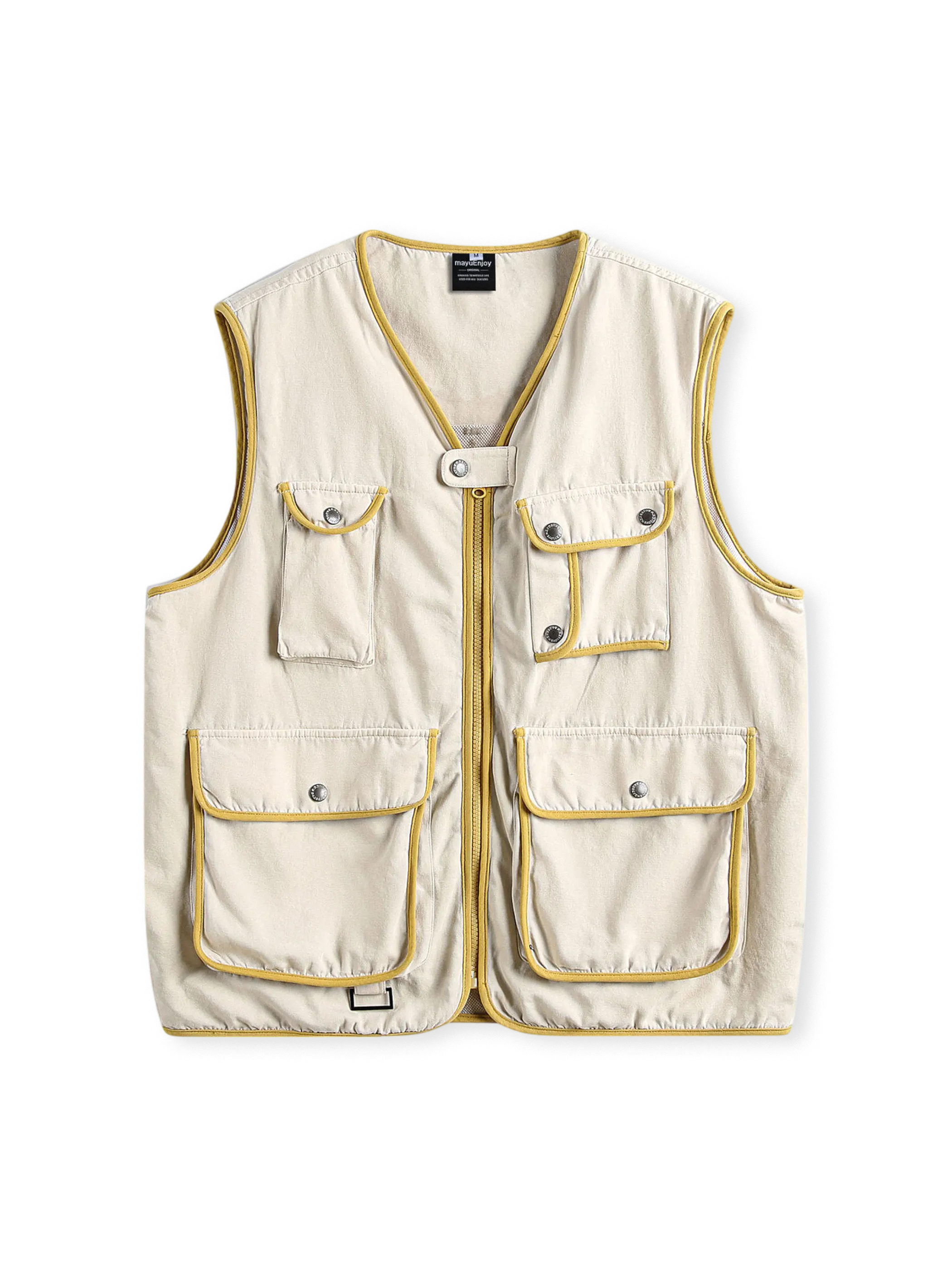 20世紀中期アメリカンアウトドアワークウェア着想の多ポケットワークベスト。通気性と実用性を兼ね備える。