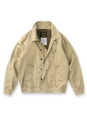 ショート丈とアンブレラヨークが特徴のG9ハリントンジャケット。