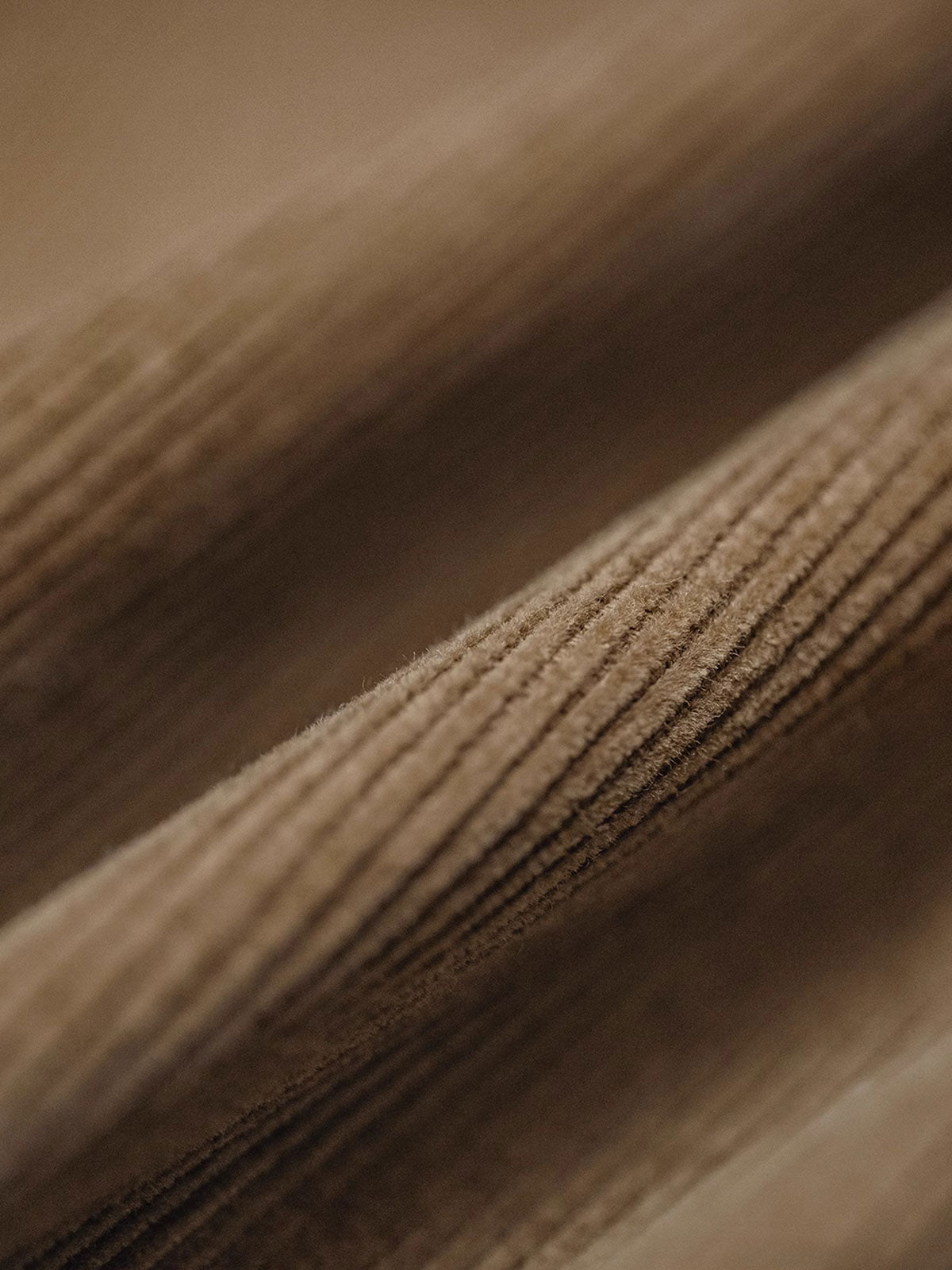 立て襟とスラントポケットのデザイン詳細画像