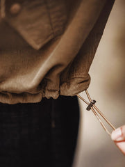 立て襟とスラントポケットのデザイン詳細画像