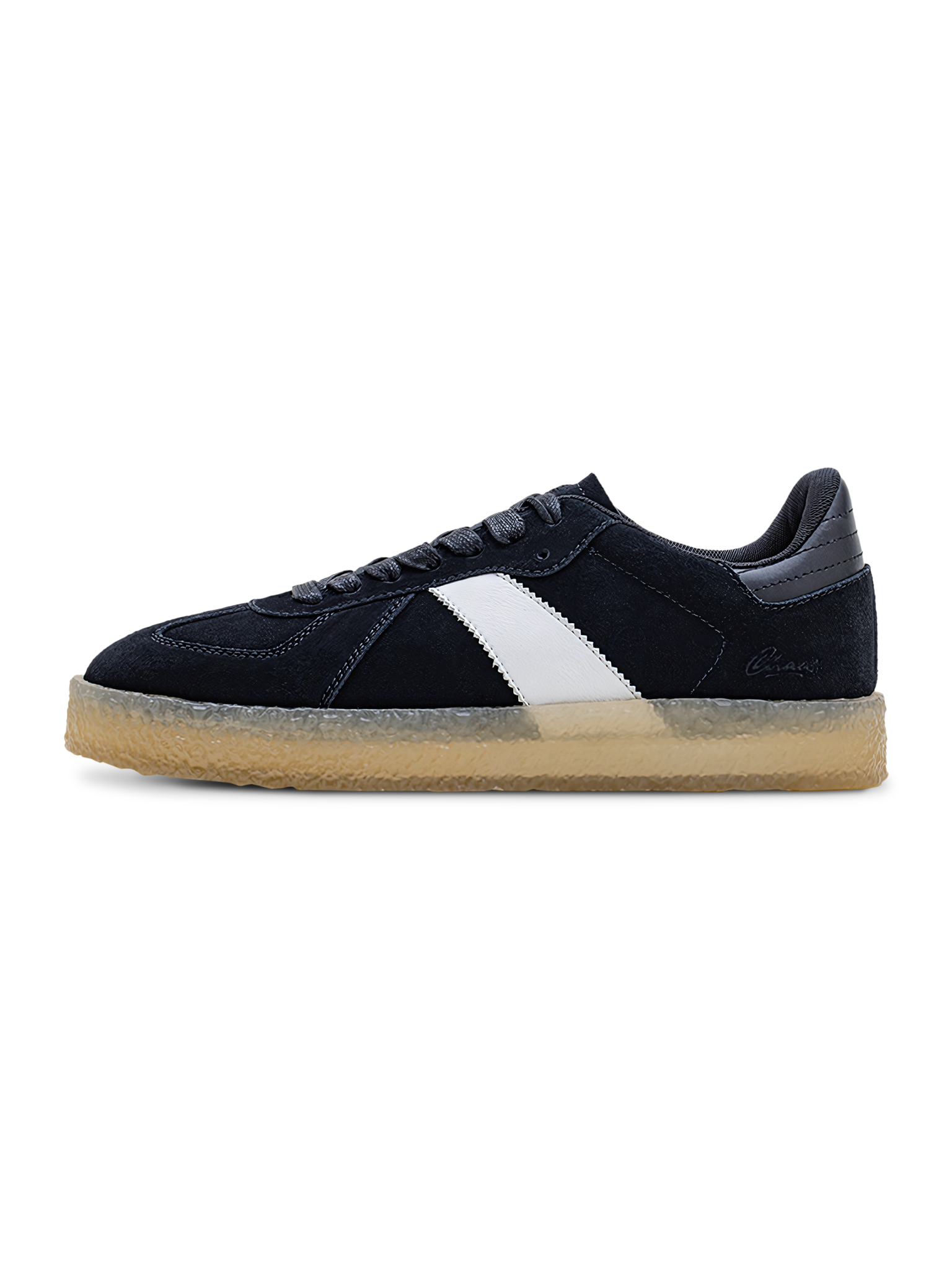 ドイツ軍のトレーニングに由来するGATスニーカー、クラシックな色合いとジェリーベースソール。