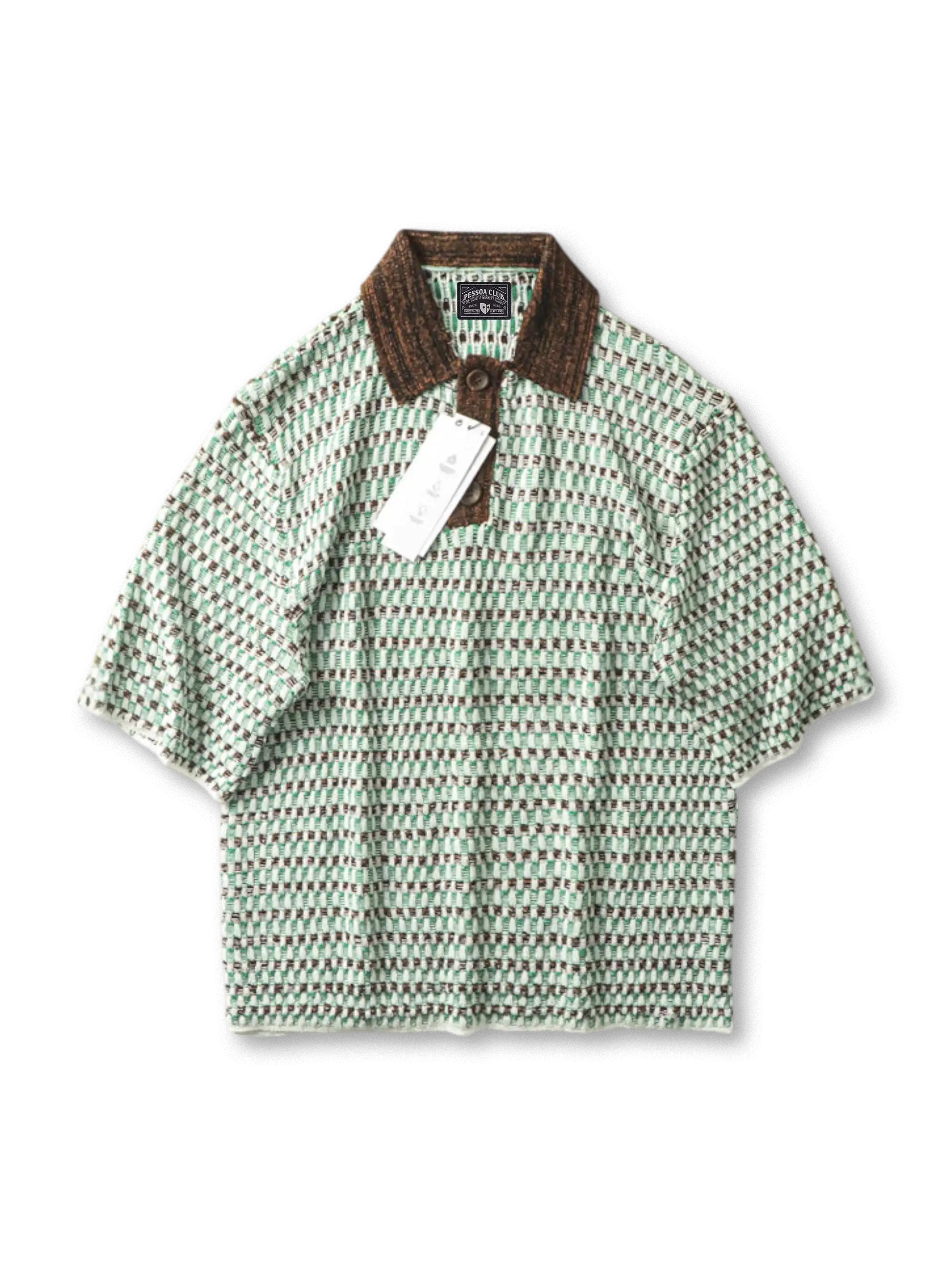 ジオメトリックジャカードパターンとブラウン襟が映えるニットポロシャツ