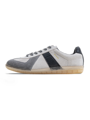 伝統技術で染め上げたグリーン・リネン素材展開のドイツ軍トレーニングシューズ