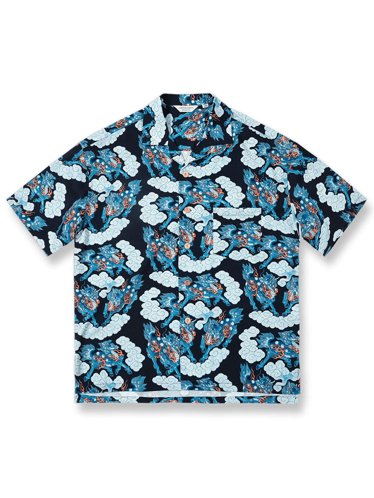 テンセル混紡素材にキリン柄プリントと竹ボタンが特徴のハワイアンシャツ