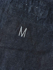 製品画像: 迷彩柄ツイルデニム生地の砲兵防護プルオーバーパーカー復刻バージョンの正面画像。
詳細画像: 大きなフードと三層前立てデザインのディテール特写。機能性とヴィンテージ感が際立つディテール。