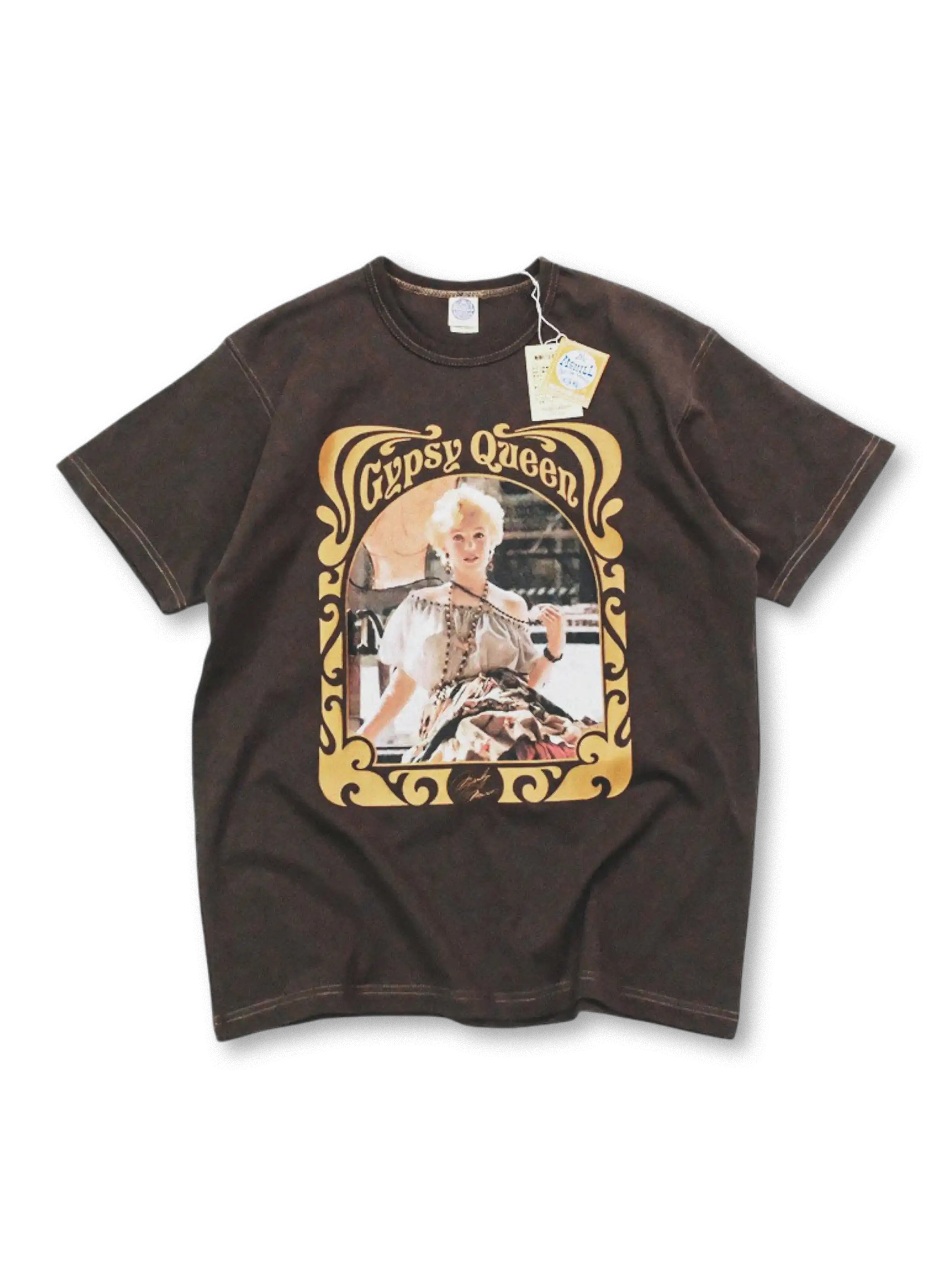 ジプシー占い師姿のマリリン・モンローを配したベージュボディのTシャツ
