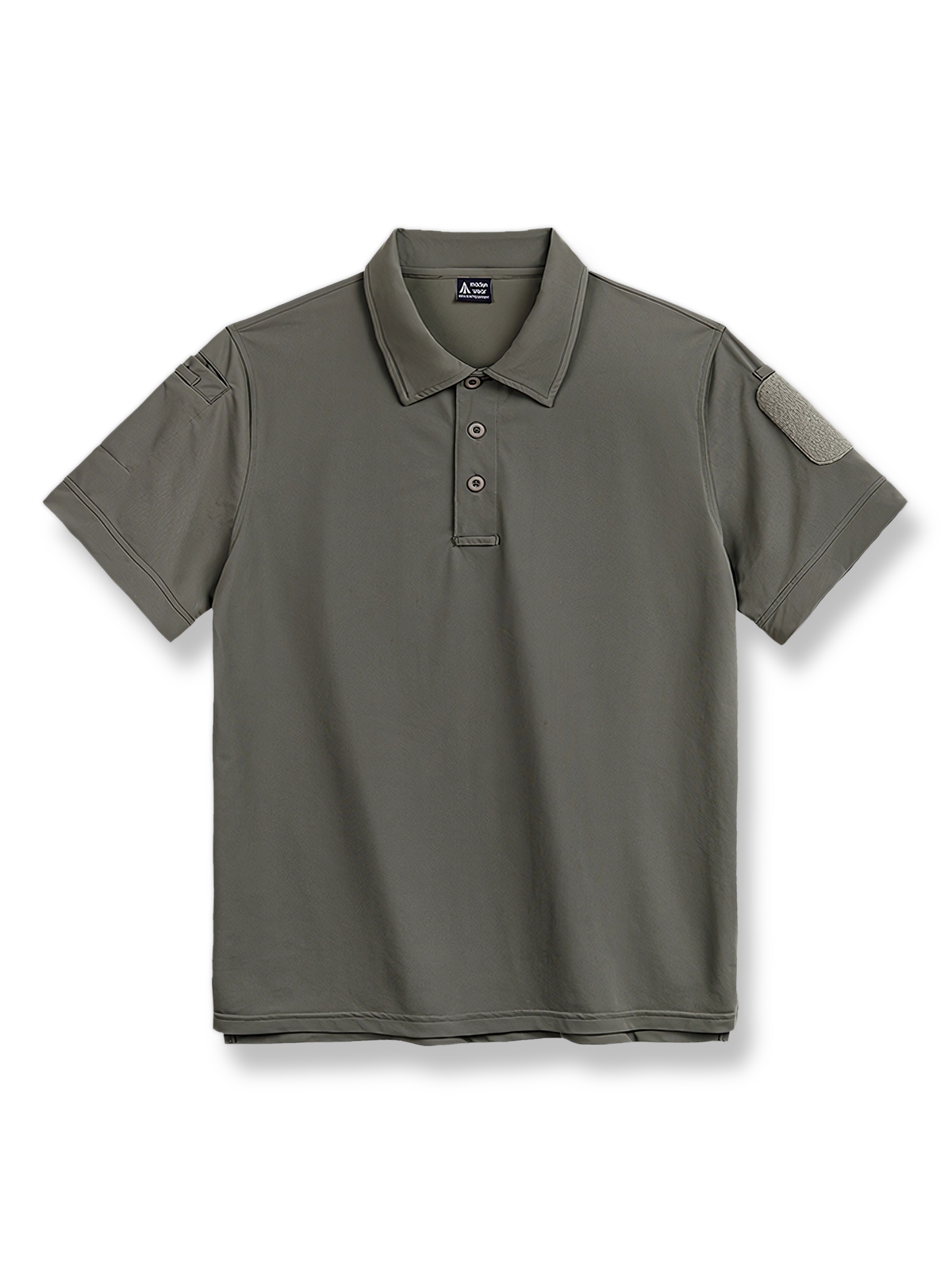 半開襟とミリタリーディテールを配したポロシャツ。