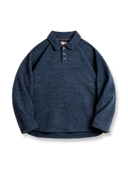 ブルーグレーのネップフリース素材とハーフジップが特徴のルーズフィットスウェット。