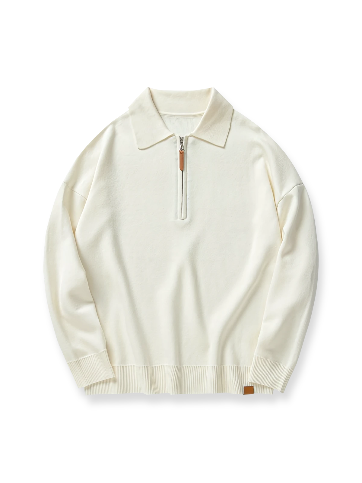 ハーフジップとラペルが特徴のゆったりフィットニットプルオーバー。