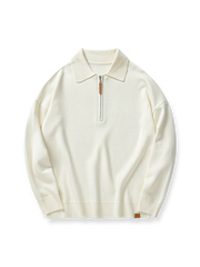 ハーフジップとラペルが特徴のゆったりフィットニットプルオーバー。
