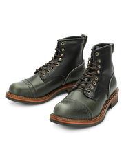 ハイカットと金属補強ホールが特徴の職人手作りトップレイヤー牛革ブーツ。