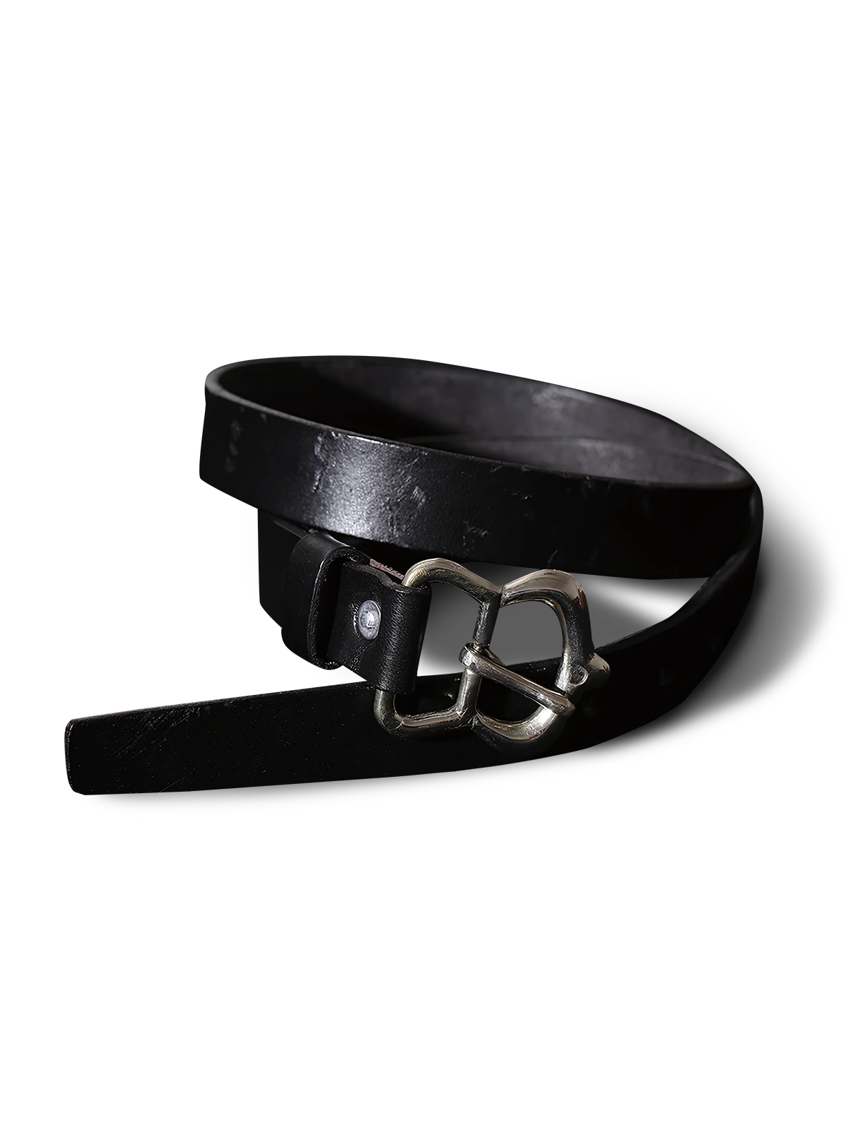 合金バックルと植鞣し牛革を組み合わせたハンドメイドベルト。