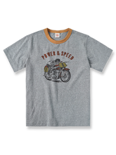 ハーレーダビッドソングラフィックと「POWER AND SPEED」「NON STOCK MC」「AMAエンブレム」「IRON HORSE」プリントが施された255gコットンTシャツ
