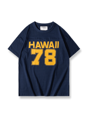 カラーブロックデザインとHAWAII 78ロゴのエンボスプリント半袖Tシャツ。