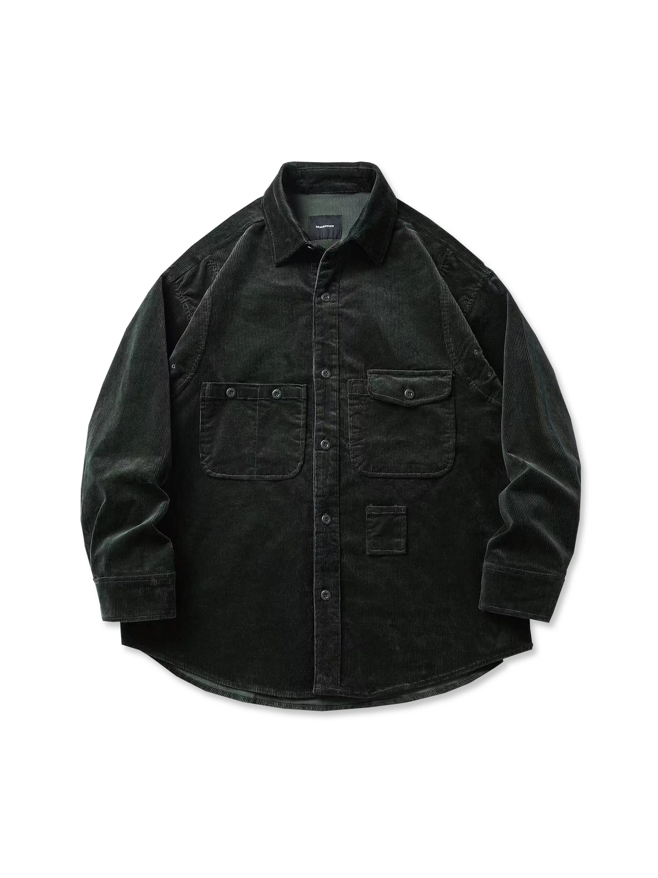 厚手のコーデュロイ素材を使用した多ポケットワークシャツジャケット。ゆったりしたシルエットと立体的なポケットデザインが特徴。