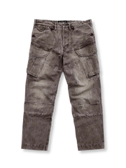 ウォッシュ加工とレザーポケットが特徴のヘビーデューティライダーパンツ