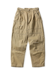 20世紀初頭アメリカ伐採作業員向けルーズカットで補強加工付きのワークパンツ。