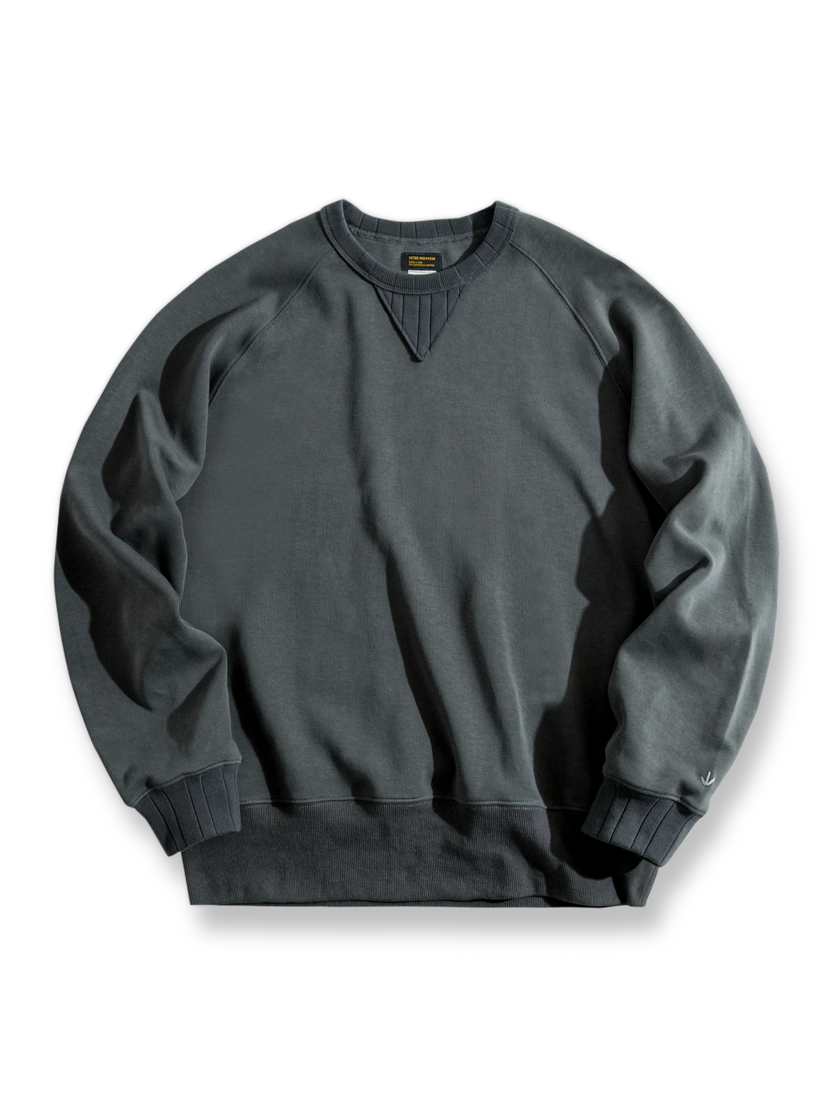 厚手コットン素材のドロップショルダークルーネックスウェットシャツ