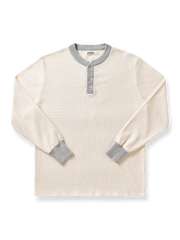 ヘンリーネック配色とワッフル編みが特徴の長袖Tシャツ