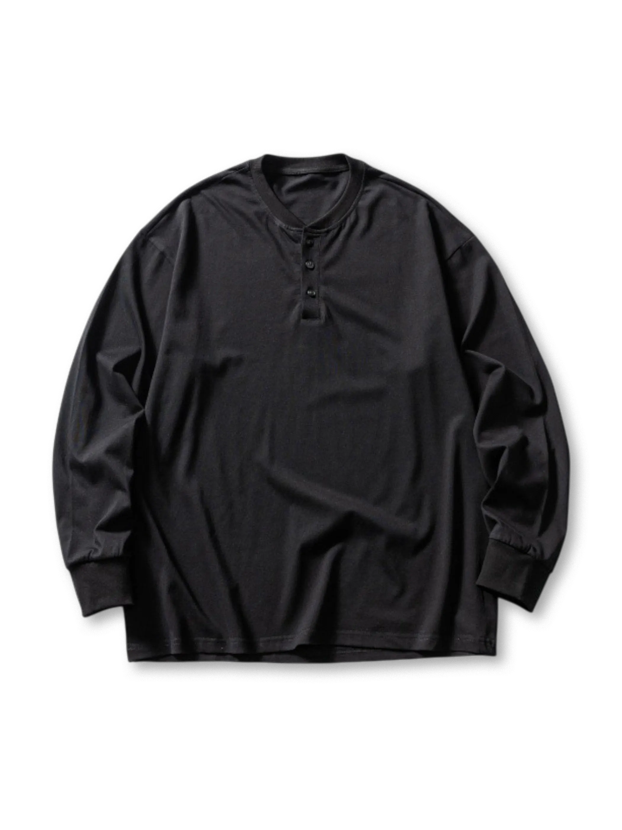 19世紀漕艇クラブ発祥のヘンリーネックを現代風にアレンジしたウォッシュ加工長袖ベースTシャツ