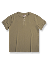 前立てボタン付きのヘンリーネック半袖Tシャツ