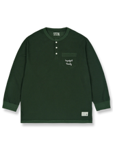 ヘンリーネック長袖Tシャツの全体展示