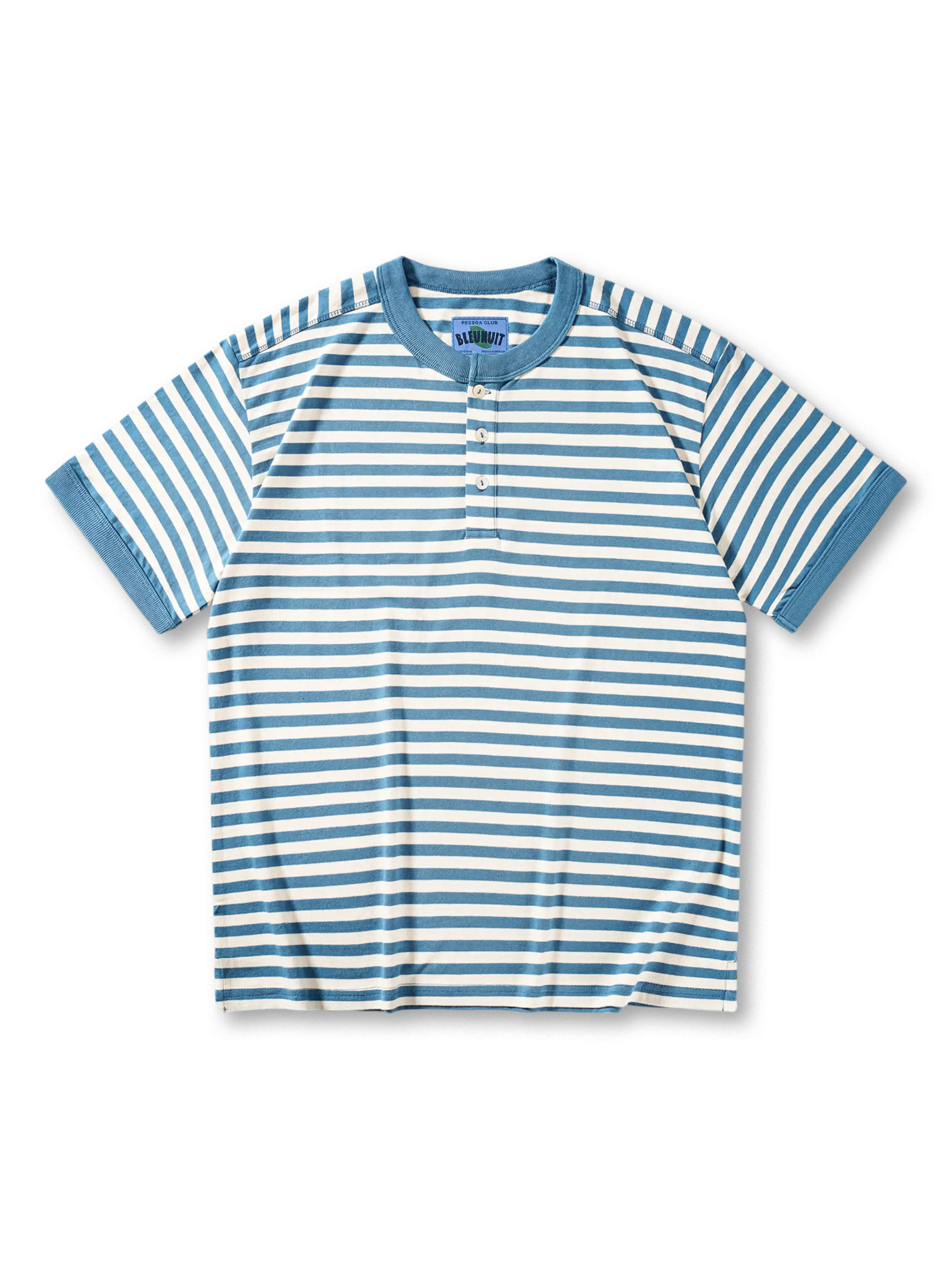 ヘンリーネックと細幅ストライプが映えるクラシックなTシャツ