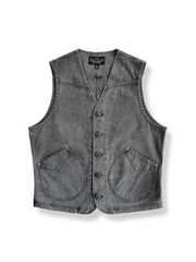 ヘリンボーン柄コットンベストのVネックデザインイメージ。