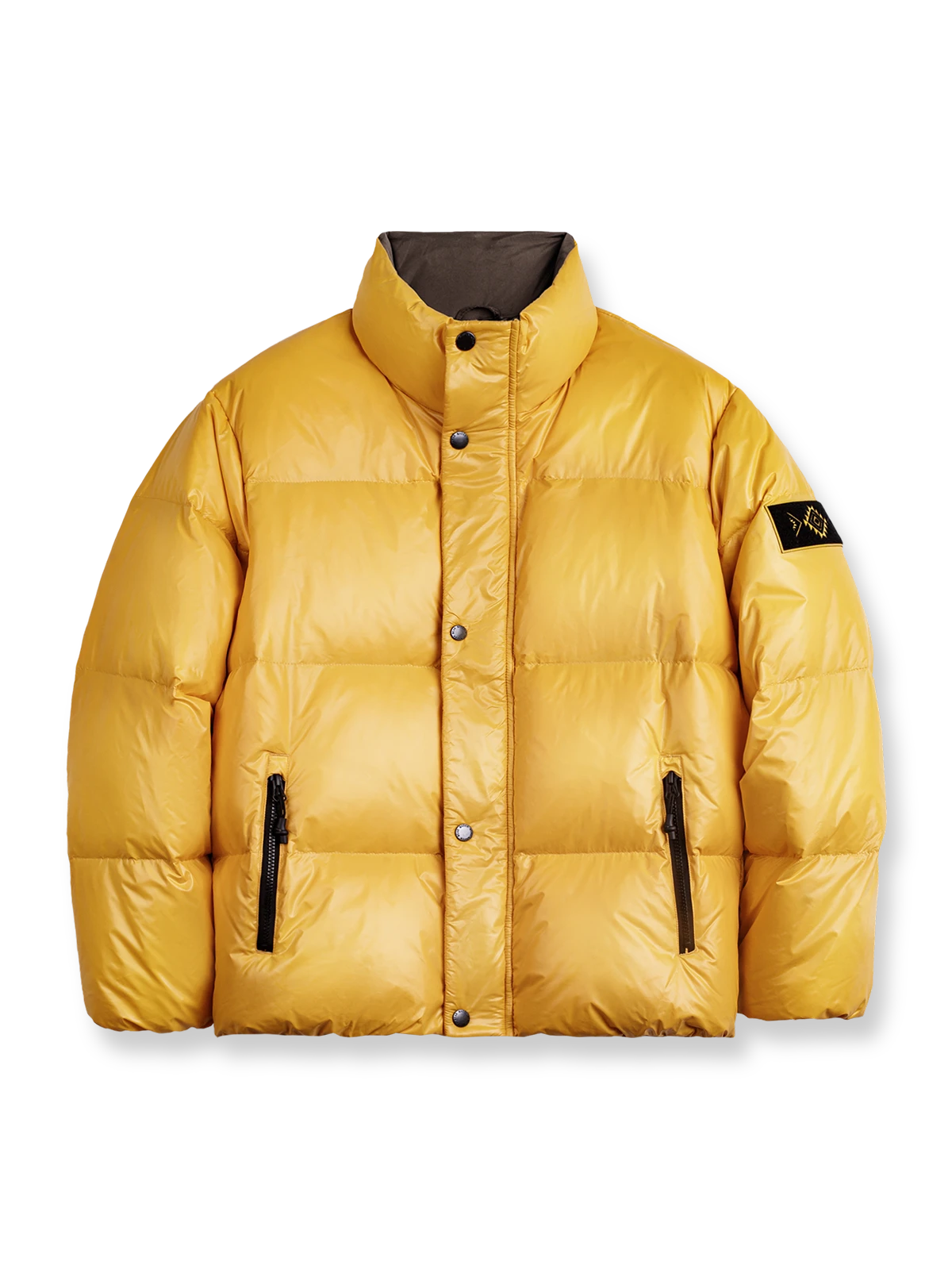 ハイカラーとイエローが印象的なホワイトダックダウンジャケット