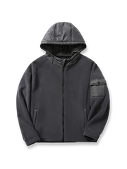 高密度フリースフード付きパッチワークジャケットの全体正面画像、パッチワークデザインと蓄熱フリースのディテール。