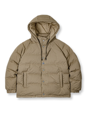 超軽量ホワイトダックダウン中綿とドローストリングフードを備えたライトダックダウンジャケット。