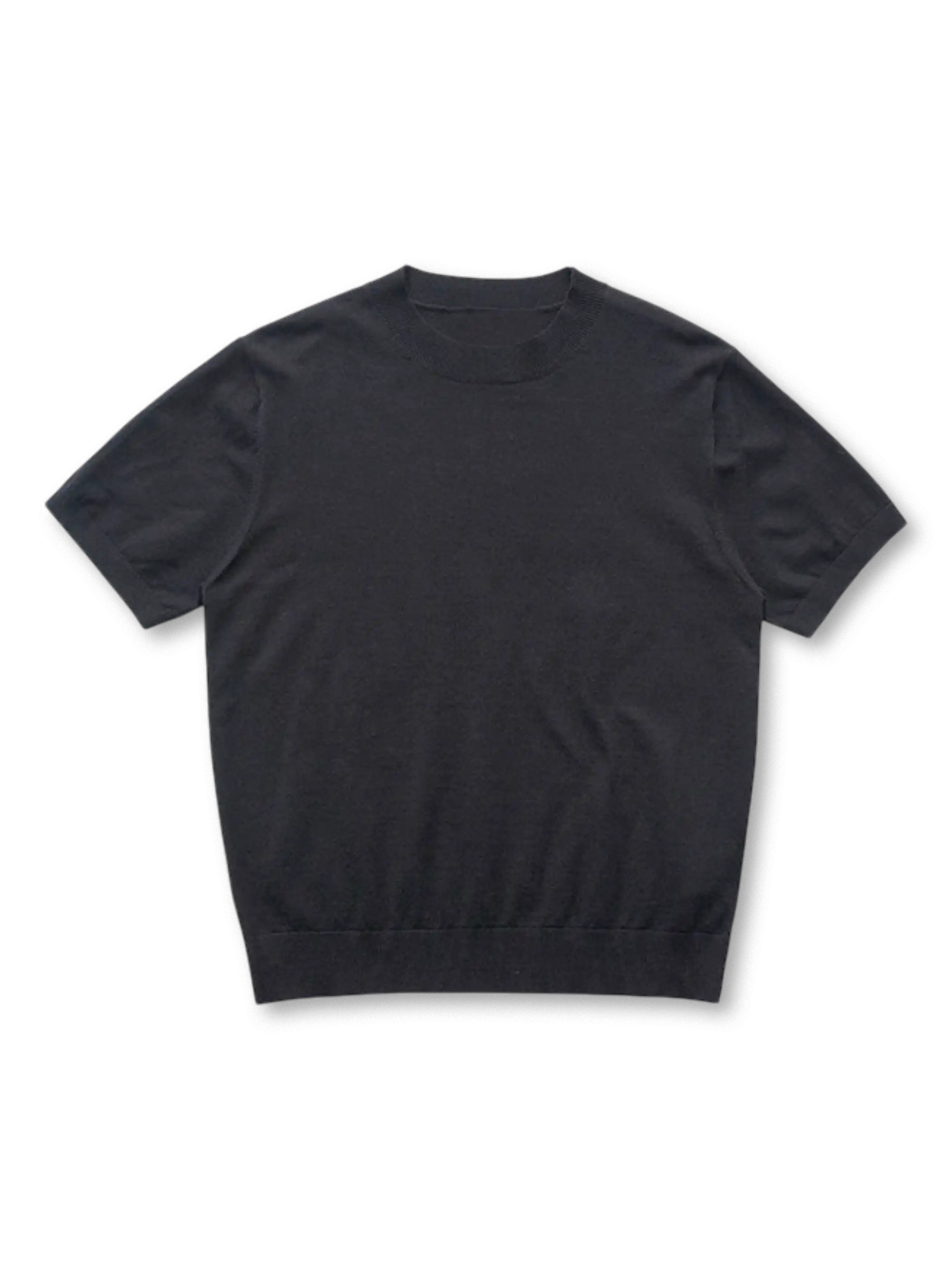 リブ仕上げのハイネックが際立つショートスリーブニットTシャツ