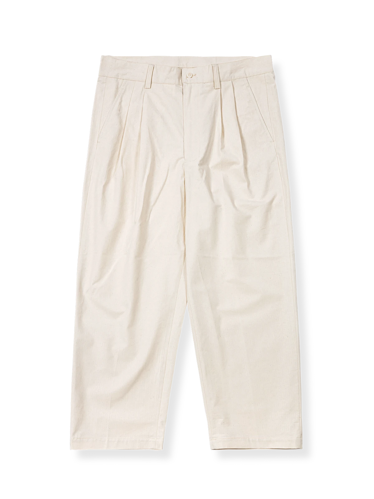 ハイウエストとワイドシルエットが特徴の清潔感ある白パンツ