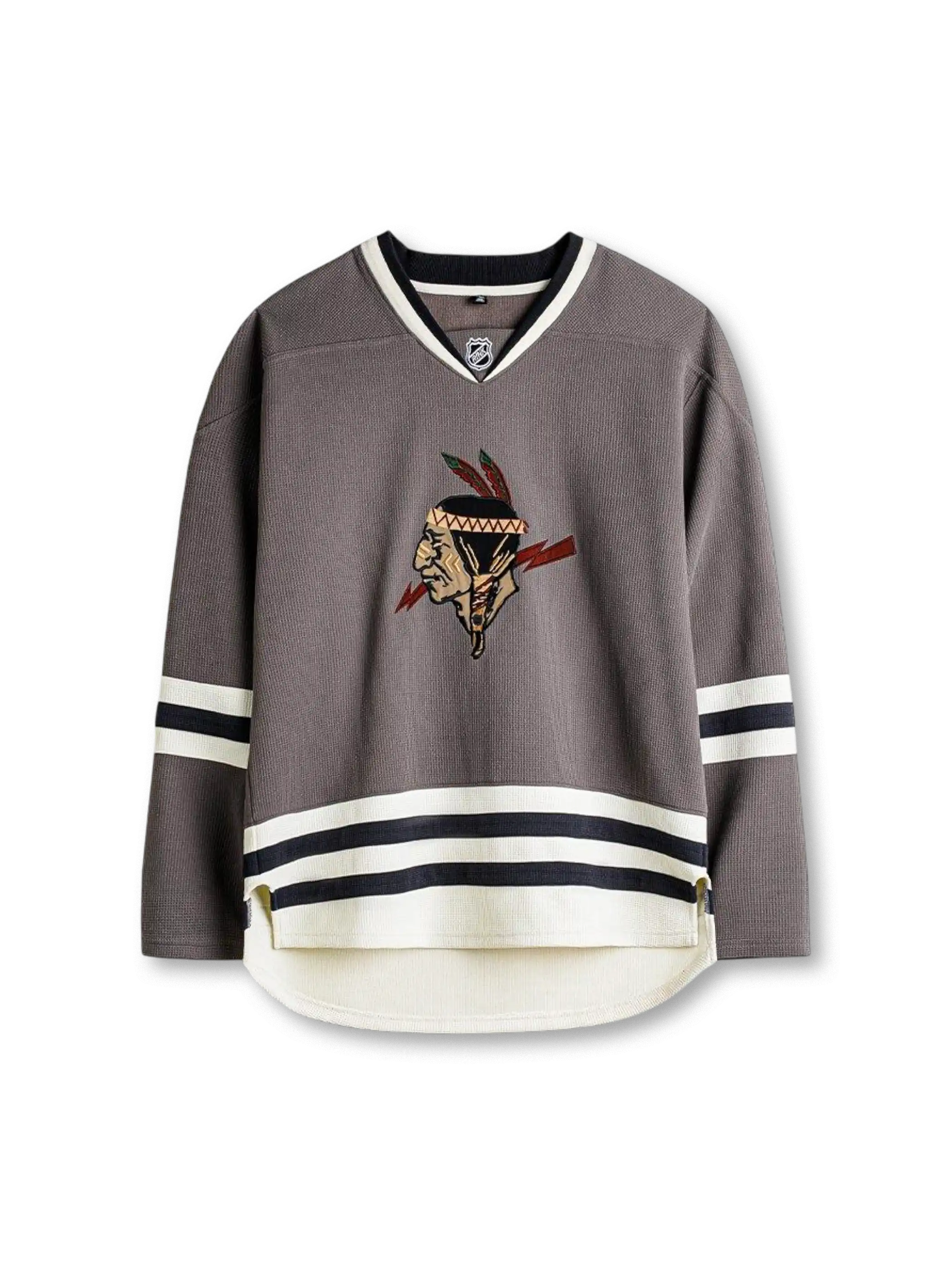 Vネック配色リブのワッフルスウェット、袖と裾にライン、フロントに立体刺繍入り