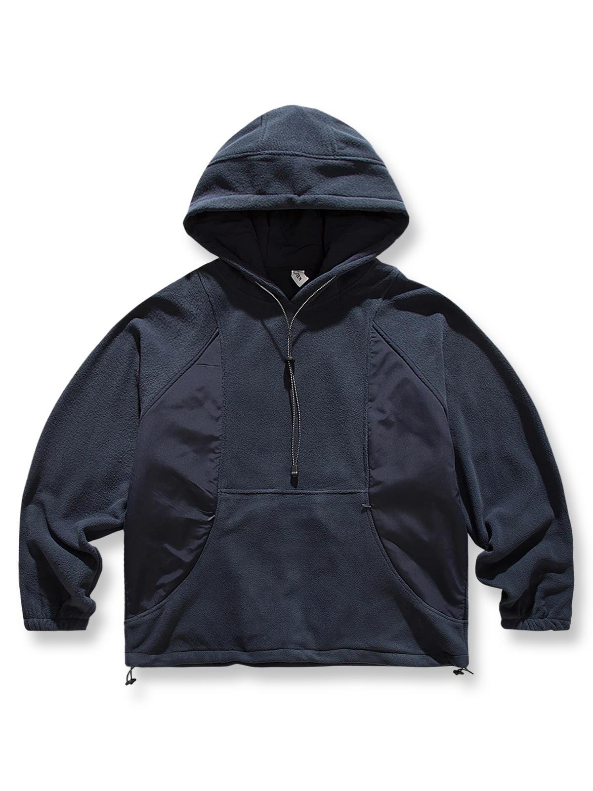 フード付きパッチワークシープスキン風パーカーの全体正面画像、パッチワークディテールとカンガルーポケットのアクセント。