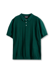 アイスシルクストライプポロの全身ビュー、立体ストライプ編みと排ボタン襟を強調。