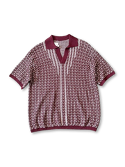 ジャカード編みとVネックが特徴のアイスシルク素材ポロシャツ。涼しく快適な着心地で多彩なコーデに対応。