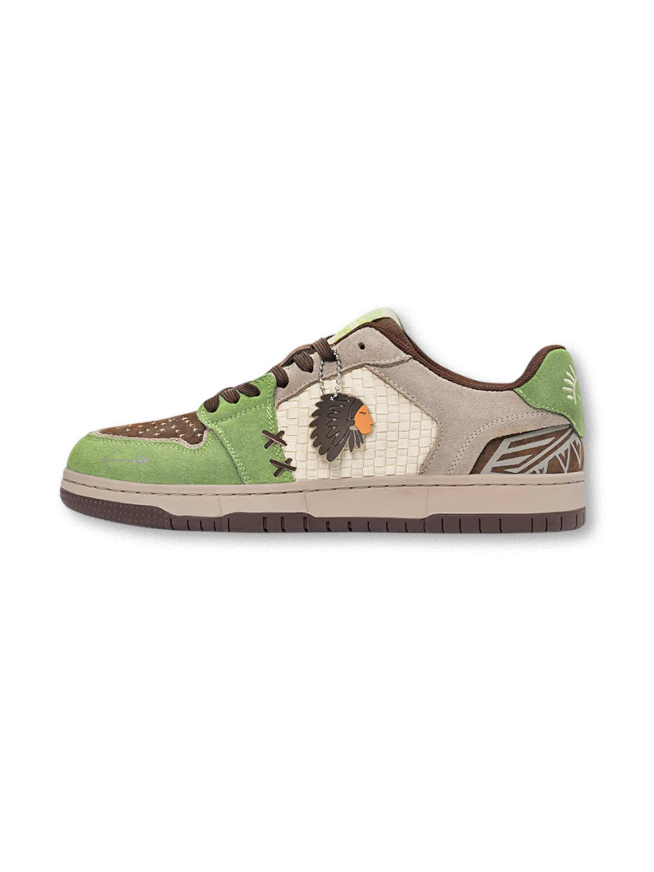 トーテムモチーフと異素材配色が特徴のインディアンテーマスニーカー。細部の刺繍と安定したミッドソールで快適。